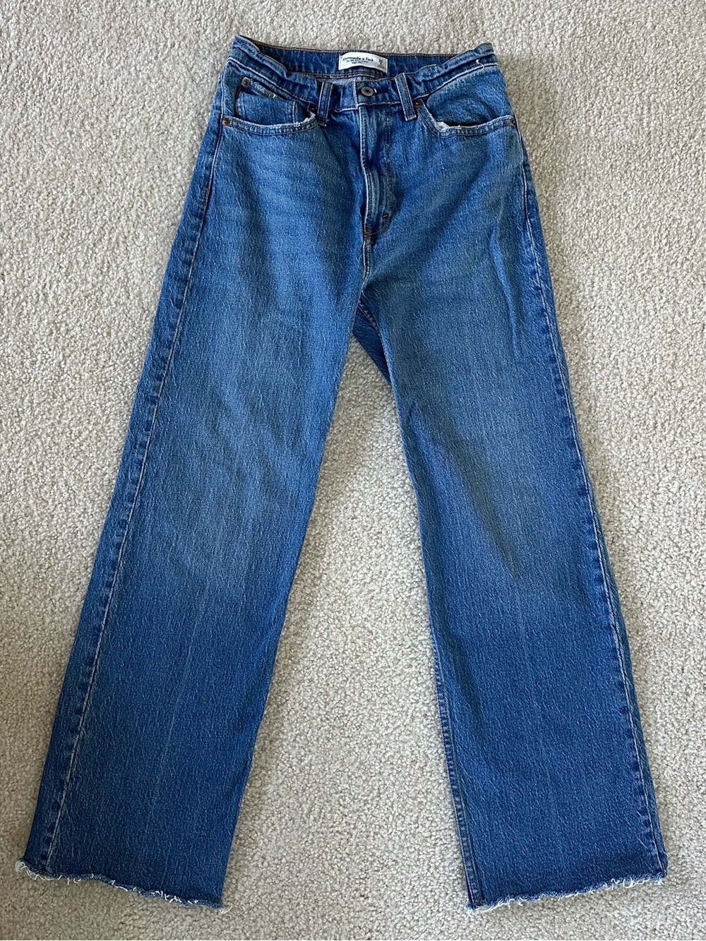 Abercrombie & Fitch High Rise Relaxed Jean (26 short)